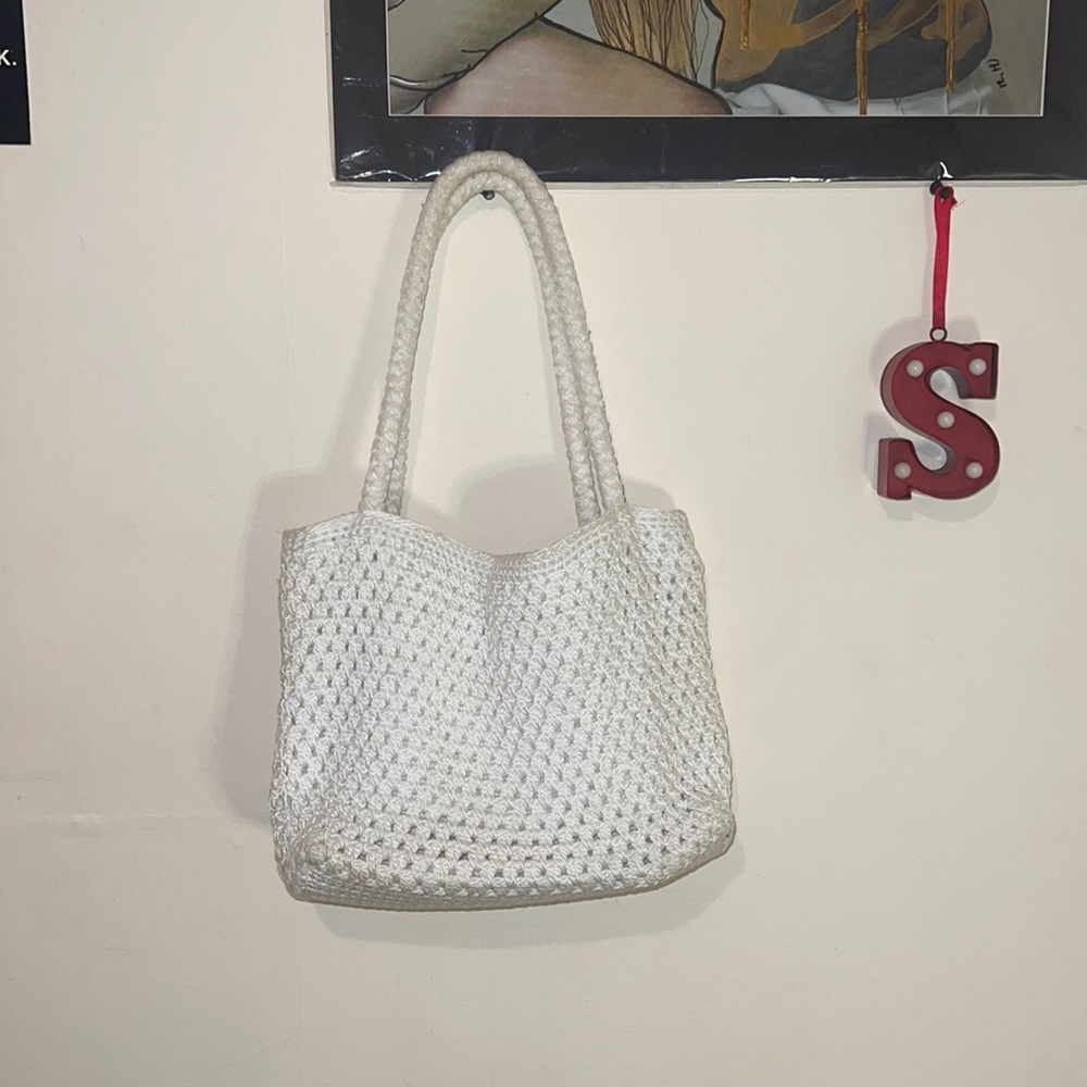white crochet purse / hand bag
